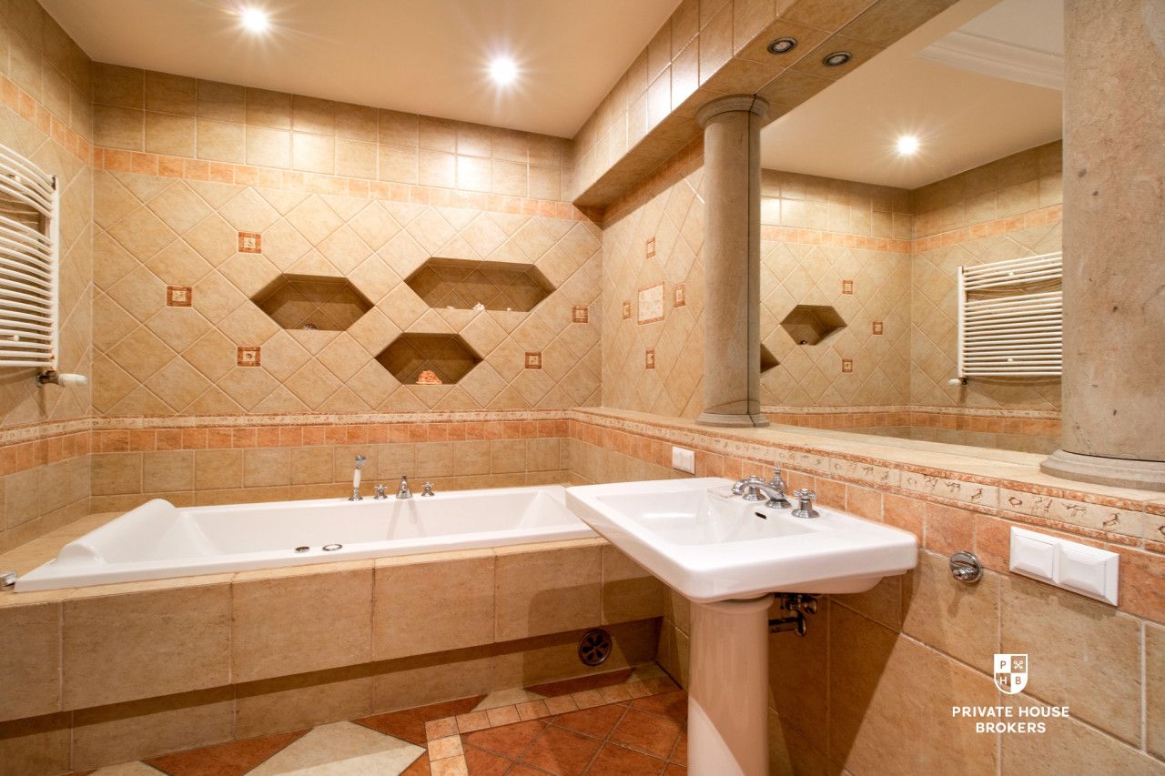 Rezydencja z ogrodem 56 arów | Oczka wodne, sala kinowa, sauna | Skała 25 min od Krakowa - Dom - Sprzedaż - Krakowski, Skała / Szczodrkowice