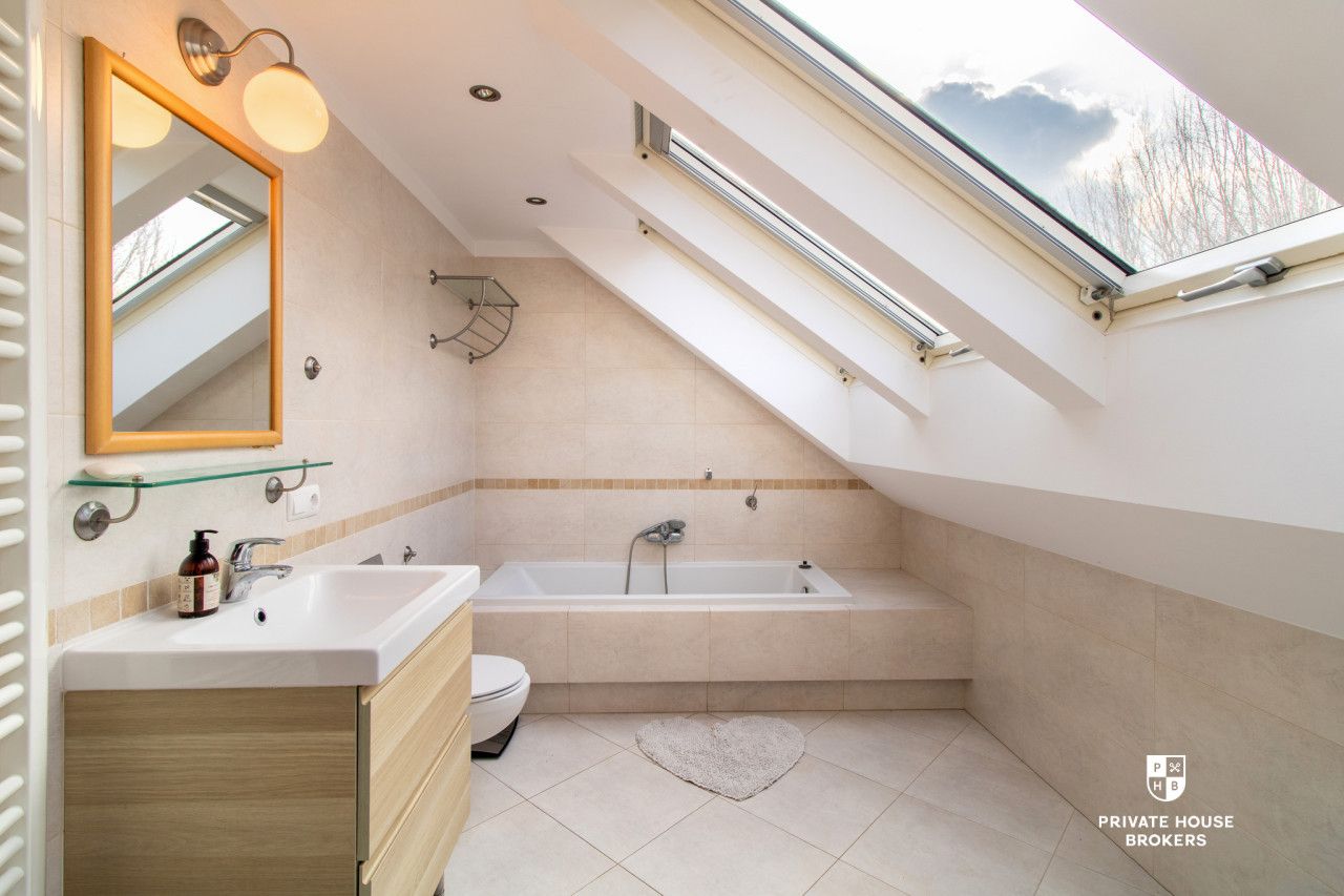 Rezydencja z ogrodem 56 arów | Oczka wodne, sala kinowa, sauna | Skała 25 min od Krakowa - Dom - Sprzedaż - Krakowski, Skała / Szczodrkowice