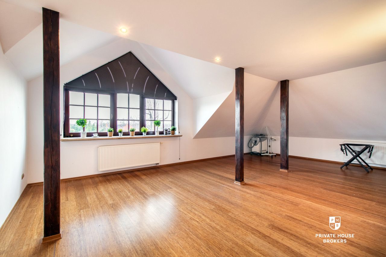 Rezydencja z ogrodem 56 arów | Oczka wodne, sala kinowa, sauna | Skała 25 min od Krakowa - Dom - Sprzedaż - Krakowski, Skała / Szczodrkowice