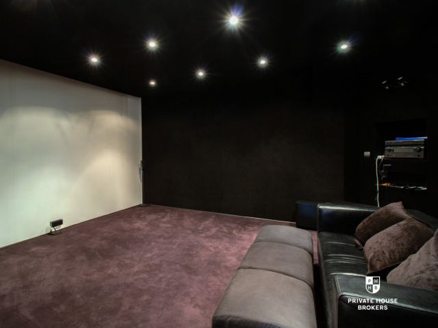 Rezydencja z ogrodem 56 arów | Oczka wodne, sala kinowa, sauna | Skała 25 min od Krakowa - Dom - Sprzedaż - Krakowski, Skała / Szczodrkowice