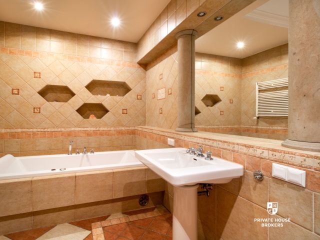 Rezydencja z ogrodem 56 arów | Oczka wodne, sala kinowa, sauna | Skała 25 min od Krakowa - Dom - Sprzedaż - Krakowski, Skała / Szczodrkowice