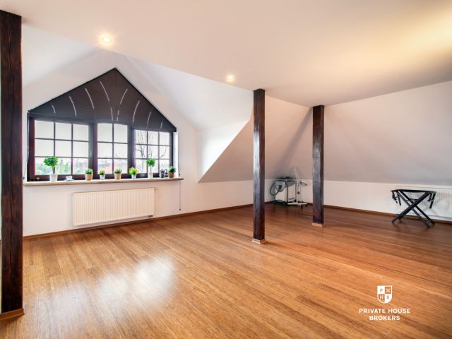 Rezydencja z ogrodem 56 arów | Oczka wodne, sala kinowa, sauna | Skała 25 min od Krakowa - Dom - Sprzedaż - Krakowski, Skała / Szczodrkowice