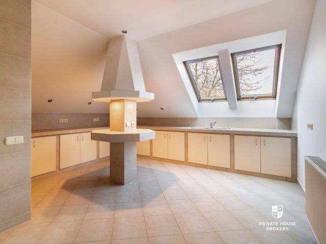 Rezydencja z ogrodem 56 arów | Oczka wodne, sala kinowa, sauna | Skała 25 min od Krakowa - Dom - Sprzedaż - Krakowski, Skała / Szczodrkowice