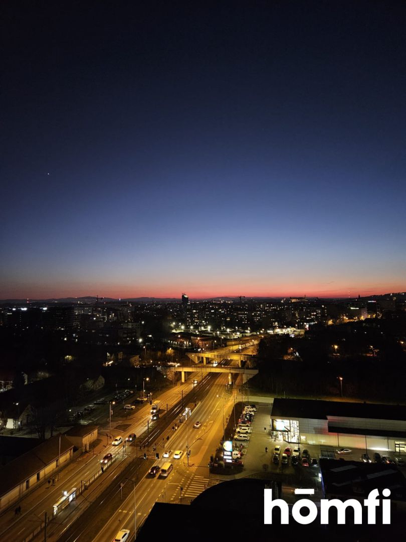 Finished in high standard, 3 room unique apartment on the last, 14th floor with a breathtaking view on the city. Underground parking space and large storage room with the apartment - Mogilska 120 St. | Grzegórzki - Квартира - Продаж - Kraków, Śródmieście