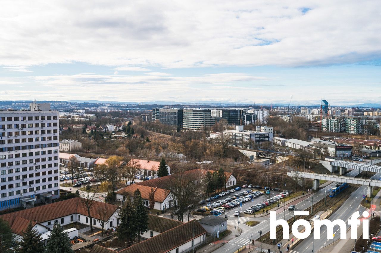 Finished in high standard, 3 room unique apartment on the last, 14th floor with a breathtaking view on the city. Underground parking space and large storage room with the apartment - Mogilska 120 St. | Grzegórzki - Квартира - Продаж - Kraków, Śródmieście