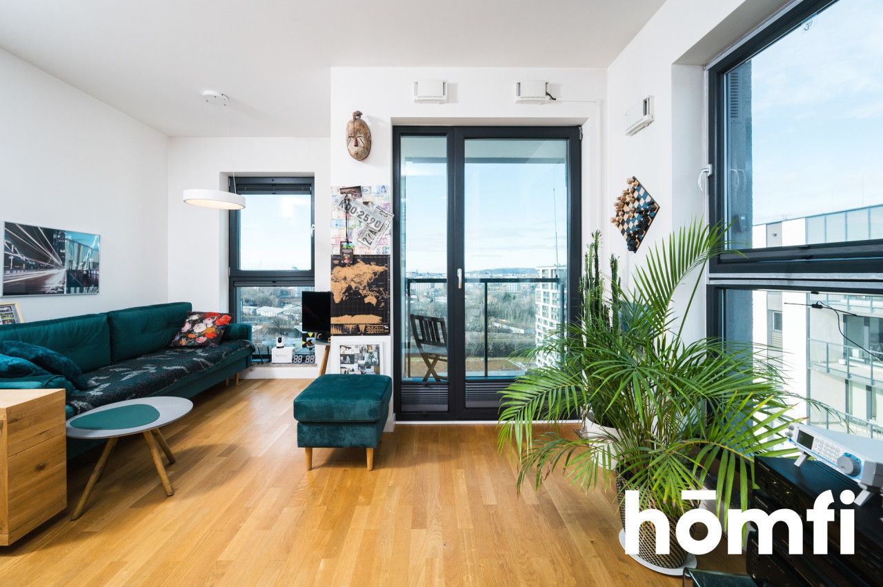 Finished in high standard, 3 room unique apartment on the last, 14th floor with a breathtaking view on the city. Underground parking space and large storage room with the apartment - Mogilska 120 St. | Grzegórzki - Квартира - Продаж - Kraków, Śródmieście