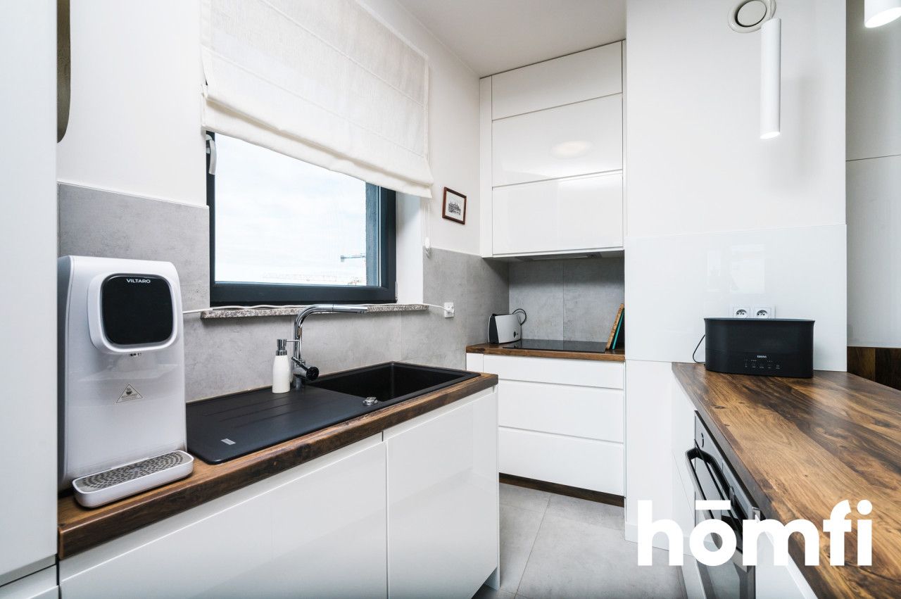 Finished in high standard, 3 room unique apartment on the last, 14th floor with a breathtaking view on the city. Underground parking space and large storage room with the apartment - Mogilska 120 St. | Grzegórzki - Квартира - Продаж - Kraków, Śródmieście