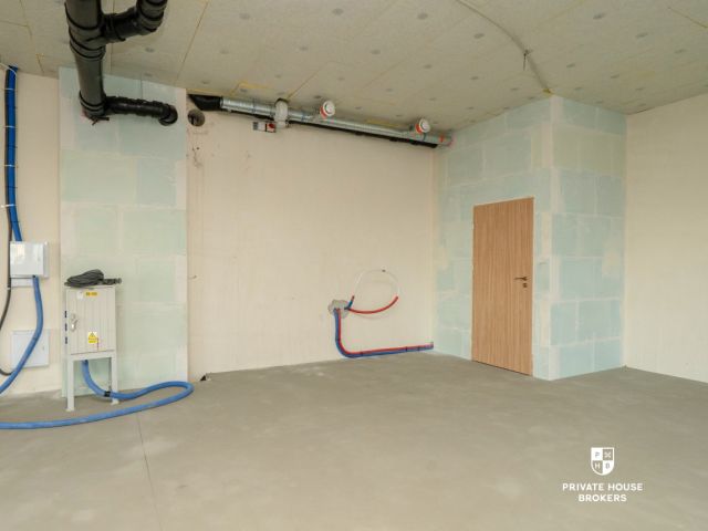 Commercial space for rent Centralna street 93 sqm - Комерційне приміщення - Оренда - Kraków, Nowa Huta