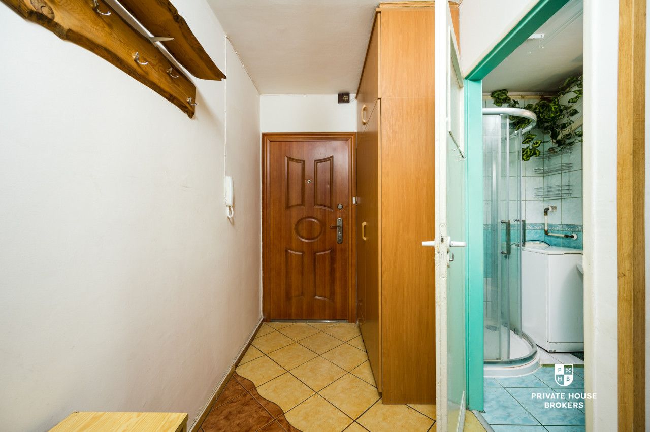 Comforta37 m² apartment on the ground floor, Na Lotnisku – great potential for custom design - Apartment - Sale - Kraków, Nowa Huta