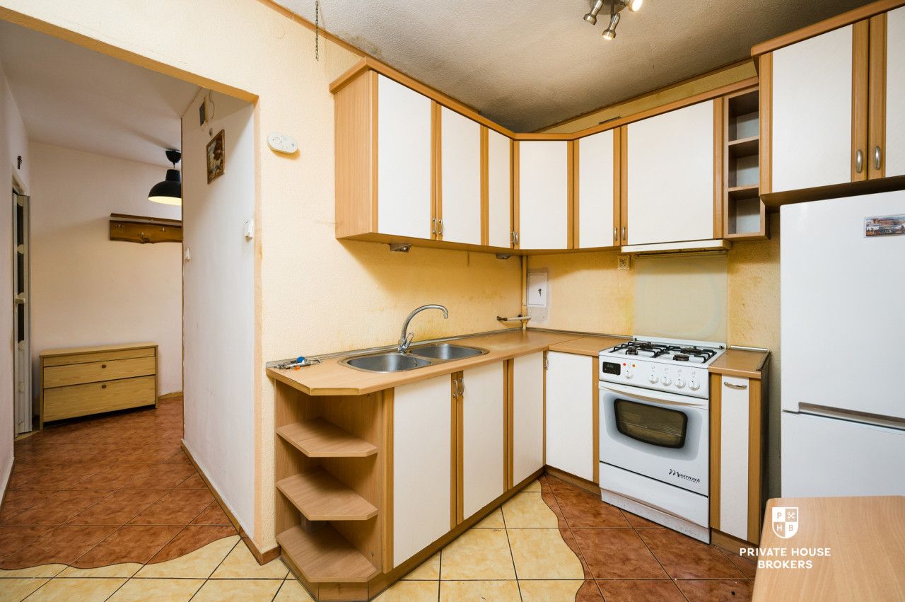 Comforta37 m² apartment on the ground floor, Na Lotnisku – great potential for custom design - Apartment - Sale - Kraków, Nowa Huta