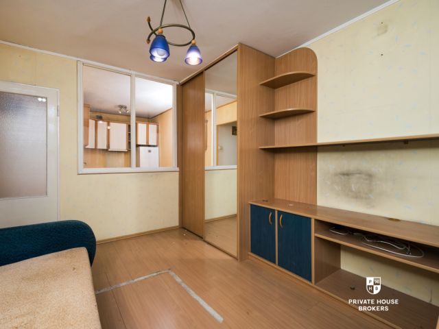 Comforta37 m² apartment on the ground floor, Na Lotnisku – great potential for custom design - Apartment - Sale - Kraków, Nowa Huta