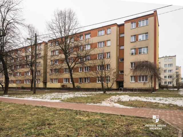 Comforta37 m² apartment on the ground floor, Na Lotnisku – great potential for custom design - Apartment - Sale - Kraków, Nowa Huta