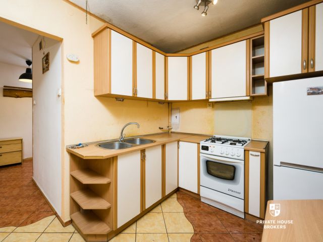 Comforta37 m² apartment on the ground floor, Na Lotnisku – great potential for custom design - Apartment - Sale - Kraków, Nowa Huta