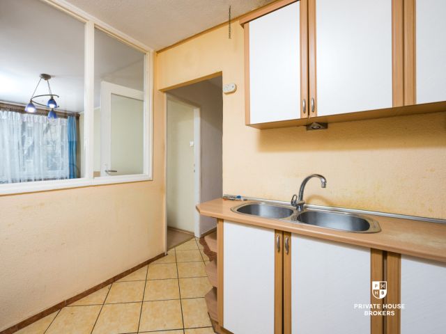 Comforta37 m² apartment on the ground floor, Na Lotnisku – great potential for custom design - Apartment - Sale - Kraków, Nowa Huta