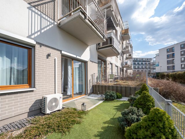 Studio apartment with garden, Czerwone Maki, Bunscha street, Shell, UBS - Квартира - Оренда - Kraków, Ruczaj