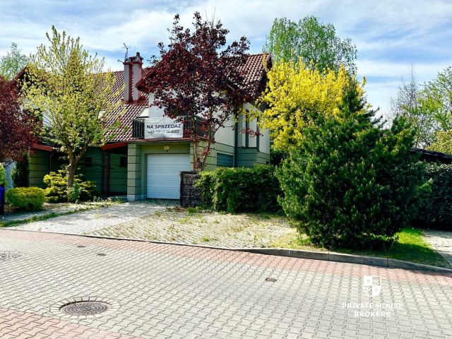A cozy development surrounded by greenery, Srebrne Uroczysko Street - House - Sale - Kraków, Podgórze / Kostrze