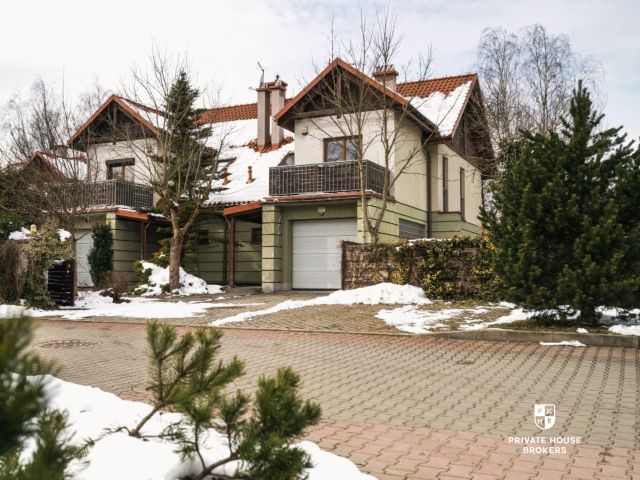 A cozy development surrounded by greenery, Srebrne Uroczysko Street - House - Sale - Kraków, Podgórze / Kostrze