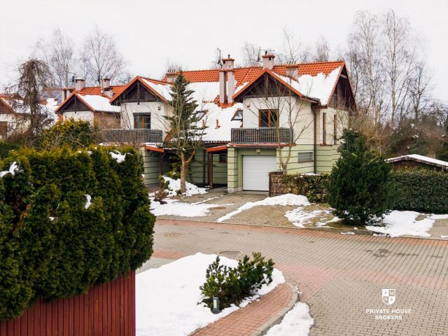 A cozy development surrounded by greenery, Srebrne Uroczysko Street - House - Sale - Kraków, Podgórze / Kostrze