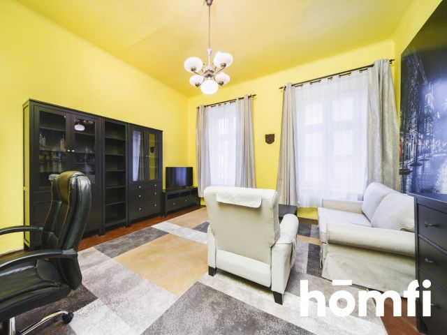 UNIQUE STUDIO APARTMENT IN THE HEART OF KRAKOW – POTENTIAL OF 2 ROOMS - Квартира - Продаж - Kraków, Śródmieście / Kleparz