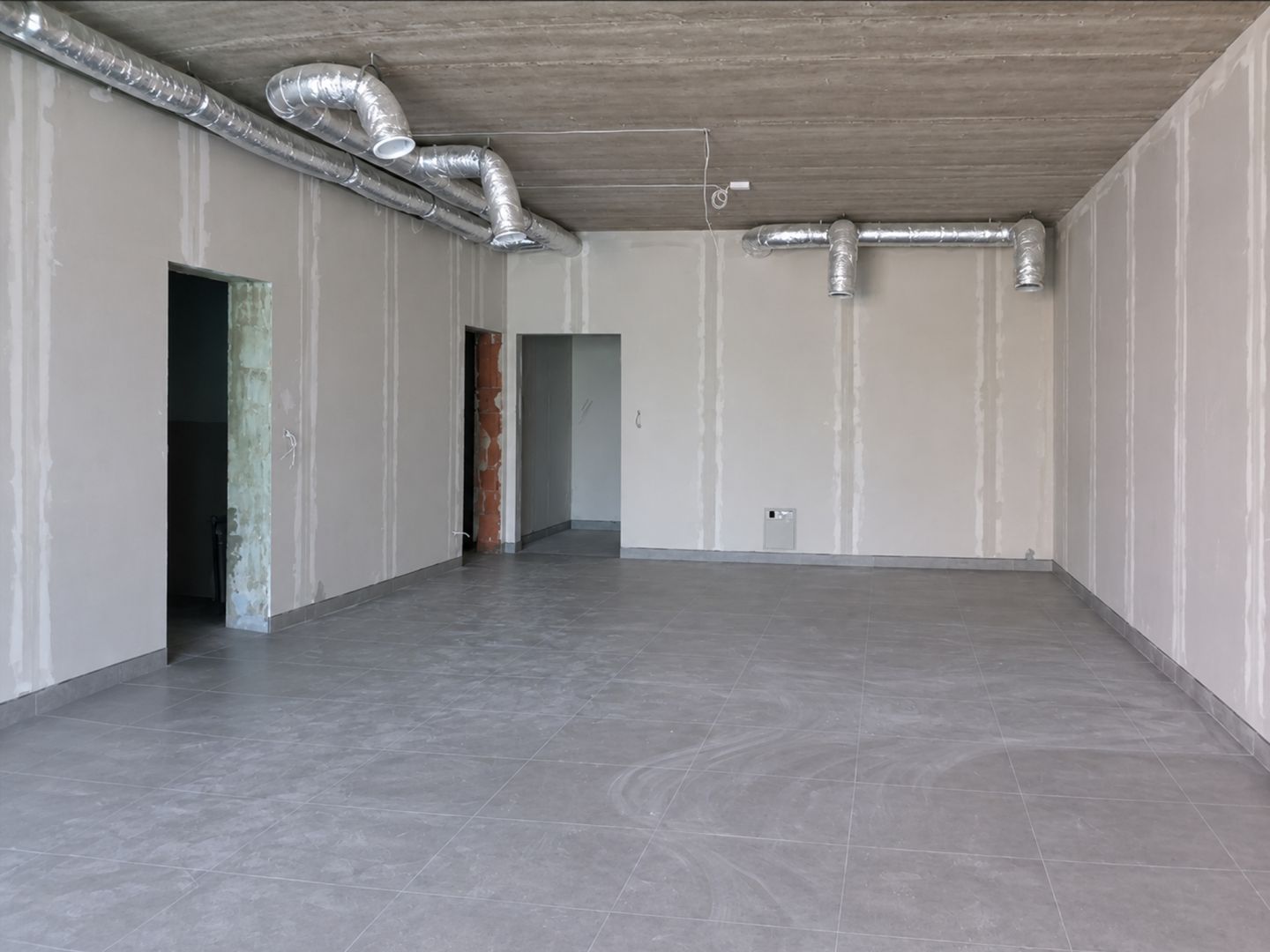 LOKAL 74 M² Z WITRYNAMI | UL. ŚLĄSKA ŁÓDŹ | PARKING - Lokal użytkowy - Wynajem - Łódź, Górna