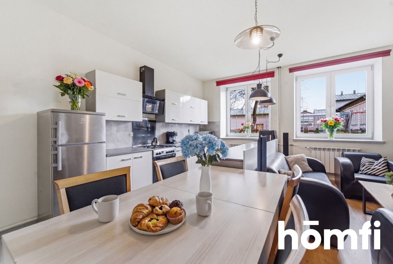 Przestronne mieszkanie na parterze z prywatnym ogródkiem 100 m², kominkiem oraz dodatkową przestrzenią do przechowywania - Mieszkanie - Sprzedaż - Żywiecki, Żywiec