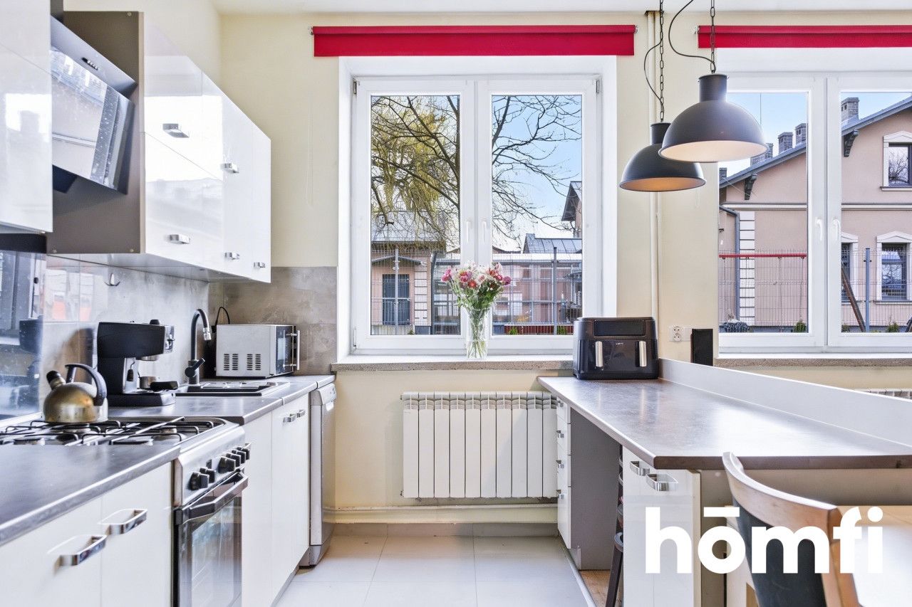 Przestronne mieszkanie na parterze z prywatnym ogródkiem 100 m², kominkiem oraz dodatkową przestrzenią do przechowywania - Mieszkanie - Sprzedaż - Żywiecki, Żywiec