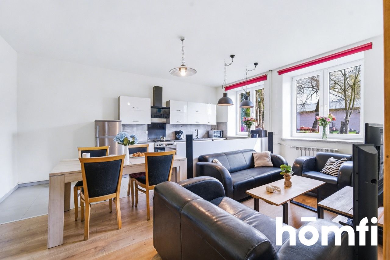 Przestronne mieszkanie na parterze z prywatnym ogródkiem 100 m², kominkiem oraz dodatkową przestrzenią do przechowywania - Mieszkanie - Sprzedaż - Żywiecki, Żywiec