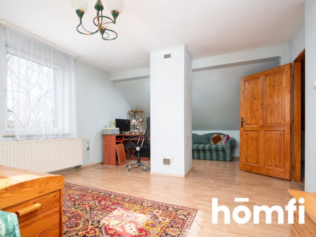 Enchanting Garden Oasis | Private Water Feature | (1700 m²) Plot - Дім - Продаж - Wielicki, Wieliczka / Rożnowa