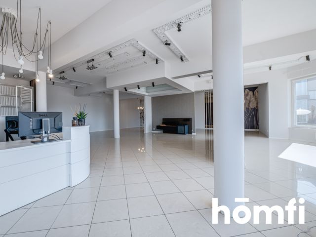 Wyjątkowy budynek komercyjny o dużym potencjale w Radomiu - Lokal użytkowy - Wynajem - Radom, Sadków