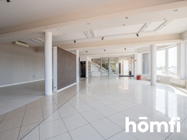 Wyjątkowy budynek komercyjny o dużym potencjale w Radomiu - Lokal użytkowy - Wynajem - Radom, Sadków