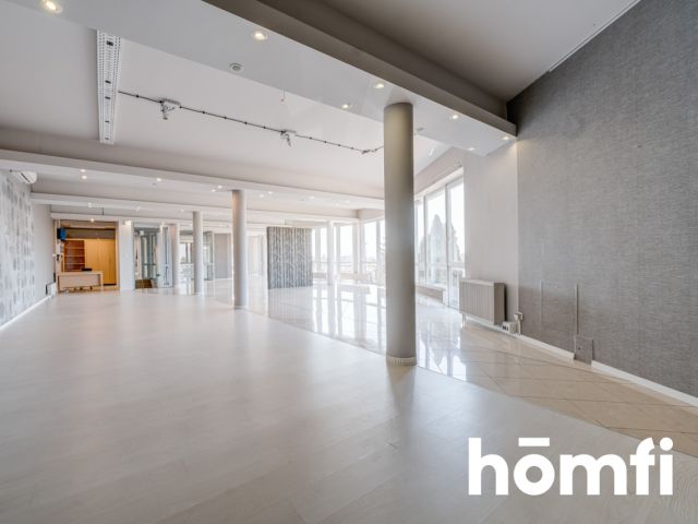 Wyjątkowy budynek komercyjny o dużym potencjale w Radomiu - Lokal użytkowy - Wynajem - Radom, Sadków