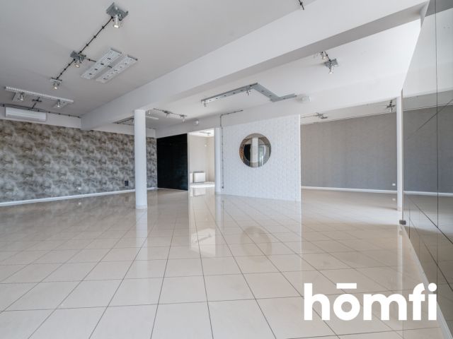 Wyjątkowy budynek komercyjny o dużym potencjale w Radomiu - Lokal użytkowy - Wynajem - Radom, Sadków