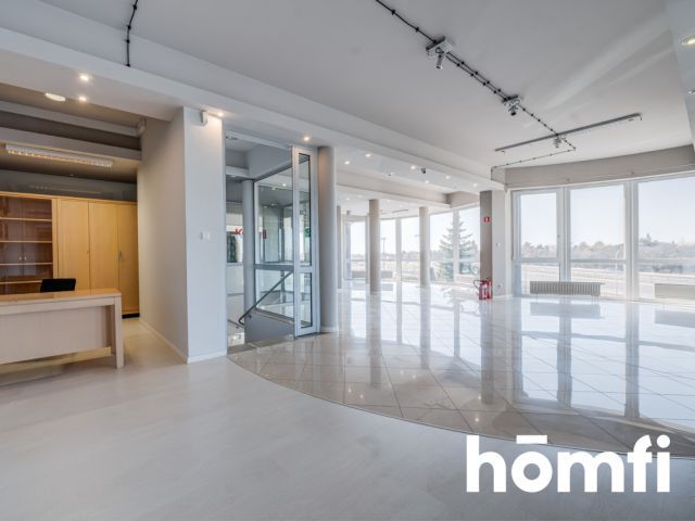 Wyjątkowy budynek komercyjny o dużym potencjale w Radomiu - Lokal użytkowy - Wynajem - Radom, Sadków