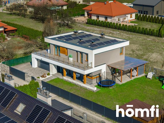 A unique detached house with a beautiful garden and a garage in the building - House - Sale - Rzeszów, Drabinianka