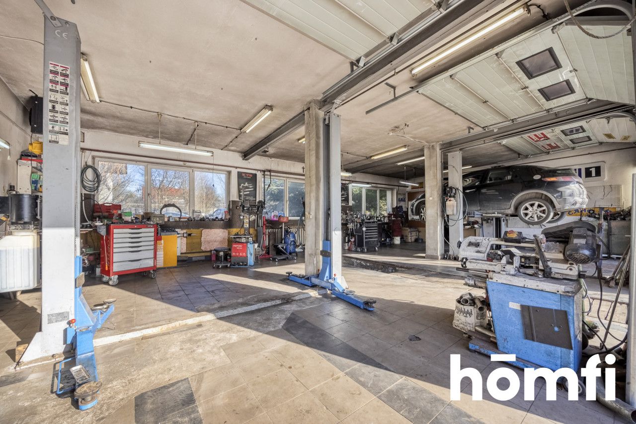 House on a large plot with a car workshop - Дім - Продаж - Rzeszów, Wilkowyja