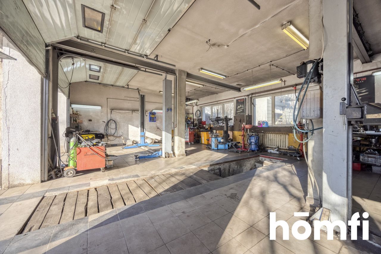 House on a large plot with a car workshop - Дім - Продаж - Rzeszów, Wilkowyja