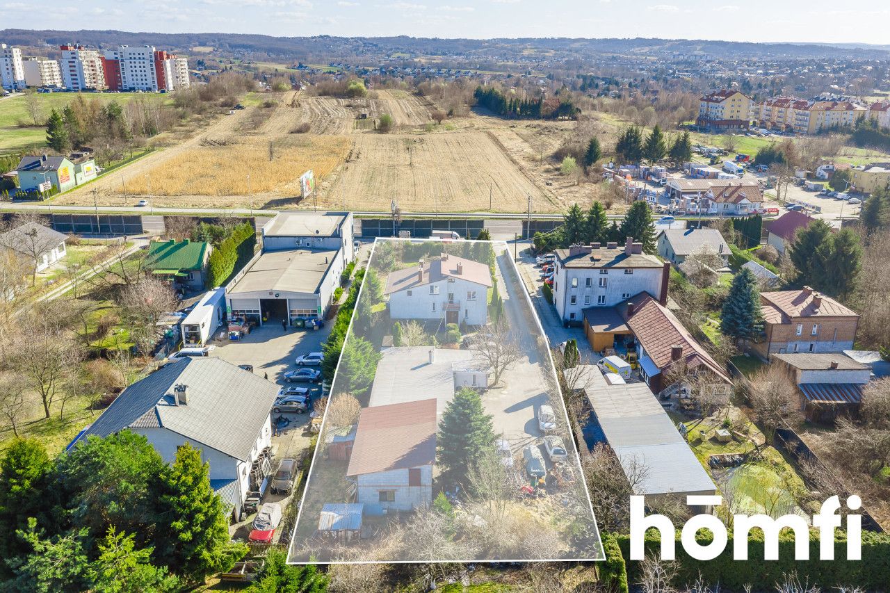 House on a large plot with a car workshop - Дім - Продаж - Rzeszów, Wilkowyja