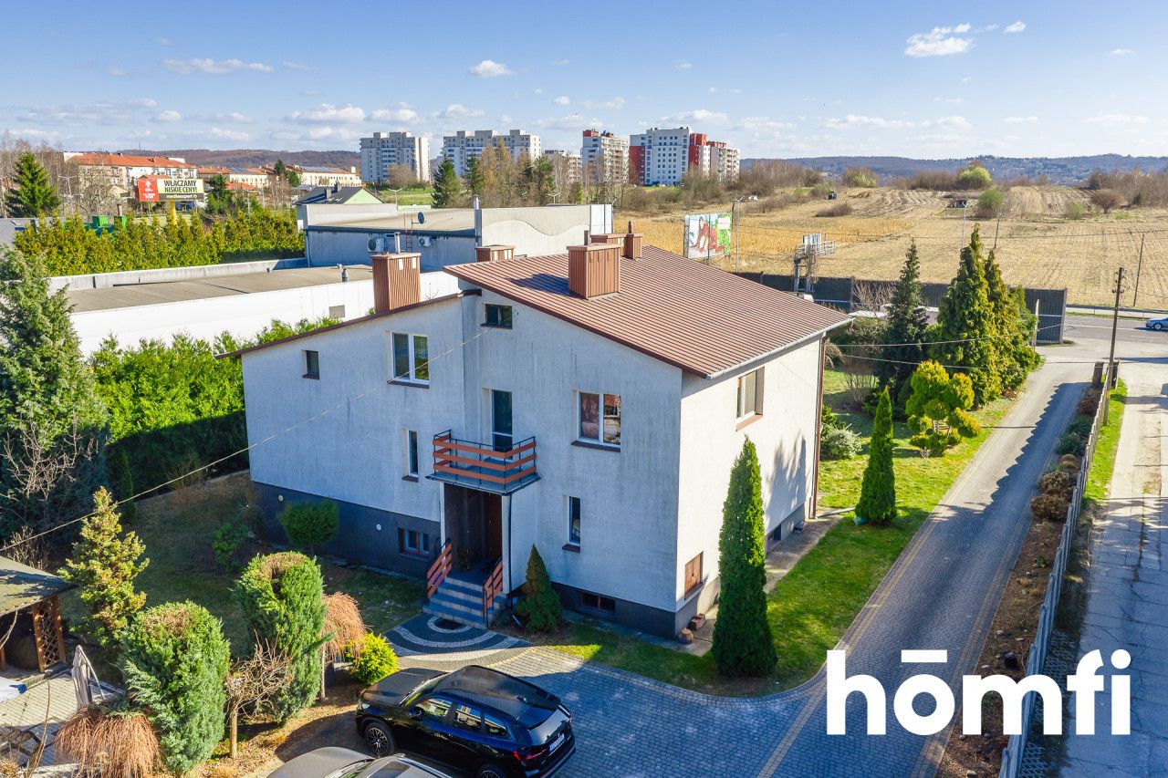 House on a large plot with a car workshop - Дім - Продаж - Rzeszów, Wilkowyja