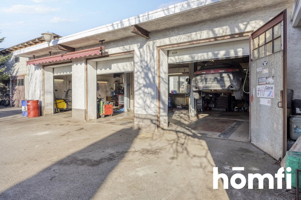House on a large plot with a car workshop - Дім - Продаж - Rzeszów, Wilkowyja