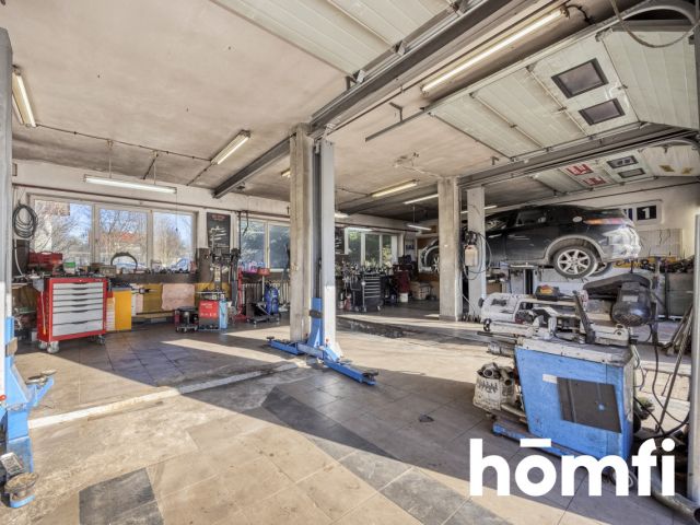 House on a large plot with a car workshop - Дім - Продаж - Rzeszów, Wilkowyja