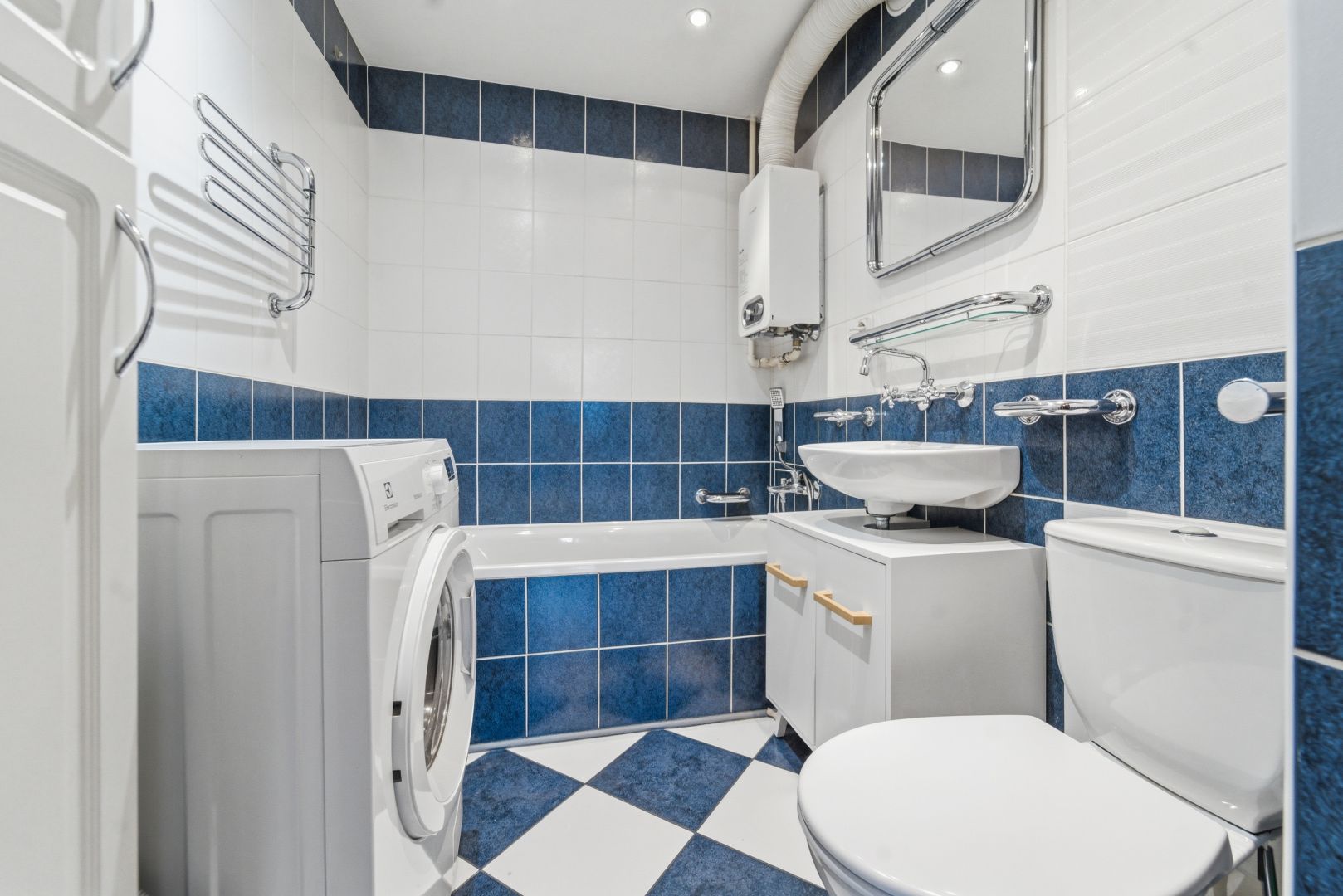 3 Rooms to Discover - Osiedle Tysiąclecia - Apartment - Sale - Katowice, Tysiąclecia