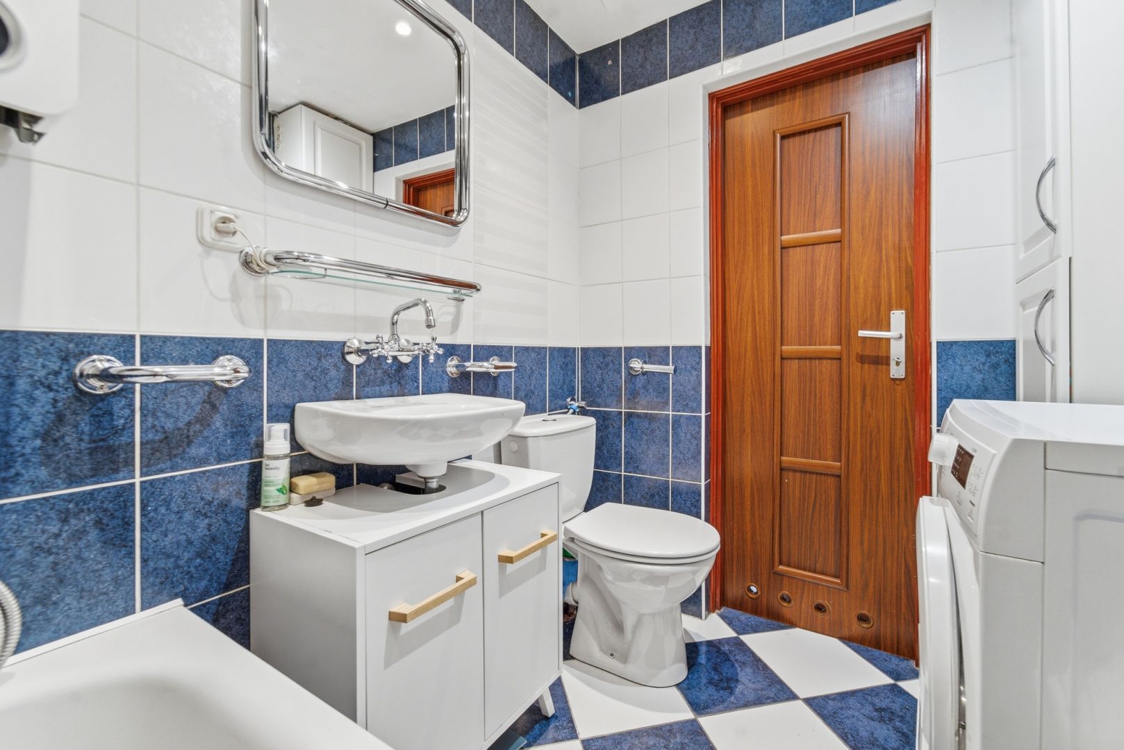 3 Rooms to Discover - Osiedle Tysiąclecia - Apartment - Sale - Katowice, Tysiąclecia