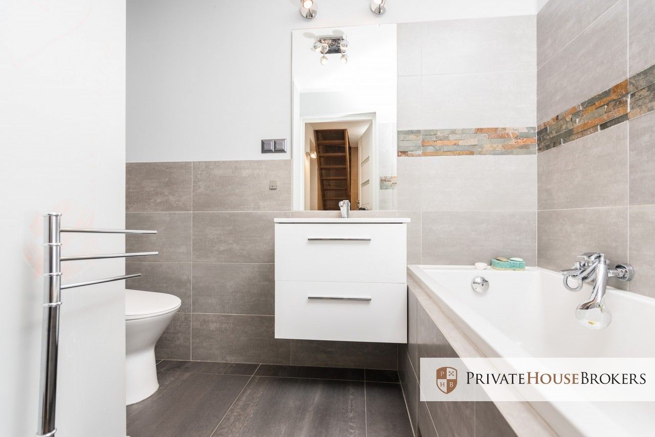 Dwupoziomowe mieszkanie tuż obok Ronda Mogilskiego - Mieszkanie - Sprzedaż - Kraków, Śródmieście