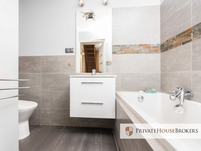 Dwupoziomowe mieszkanie tuż obok Ronda Mogilskiego - Mieszkanie - Sprzedaż - Kraków, Śródmieście