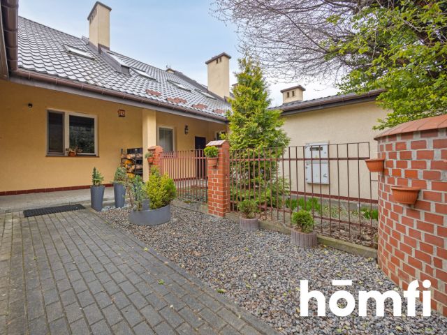 YOU WON'T FIND A BETTER LOCATED RETAIL HOUSE WITH A GARAGE AND GARDEN - Дім - Продаж - Rzeszów, Franciszka Kotuli