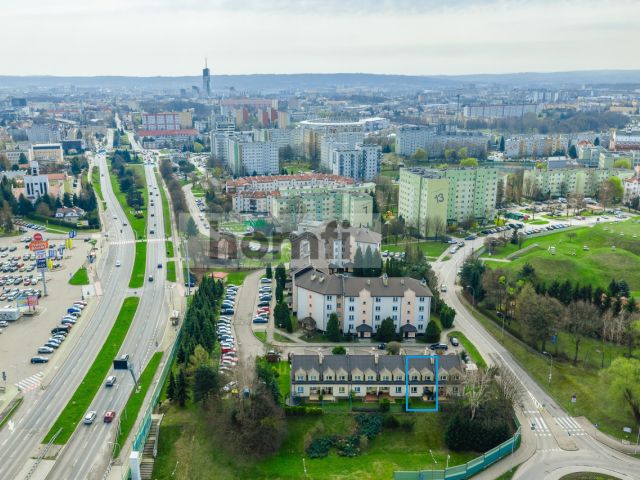 YOU WON'T FIND A BETTER LOCATED RETAIL HOUSE WITH A GARAGE AND GARDEN - Дім - Продаж - Rzeszów, Franciszka Kotuli