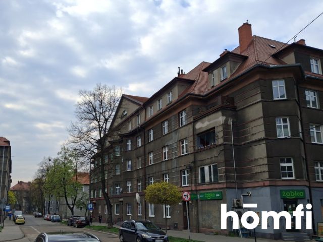 SPACIOUS 3-ROOM APARTMENT IN THE HEART OF BYTOM - Apartment - Sale - Bytom, Centrum