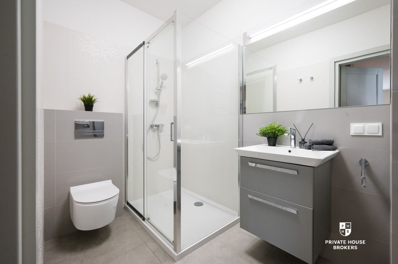 Spacious 66m three-room apartment with balcony at Głowackiego Street - Apartment - Rent - Kraków, Krowodrza / Bronowice