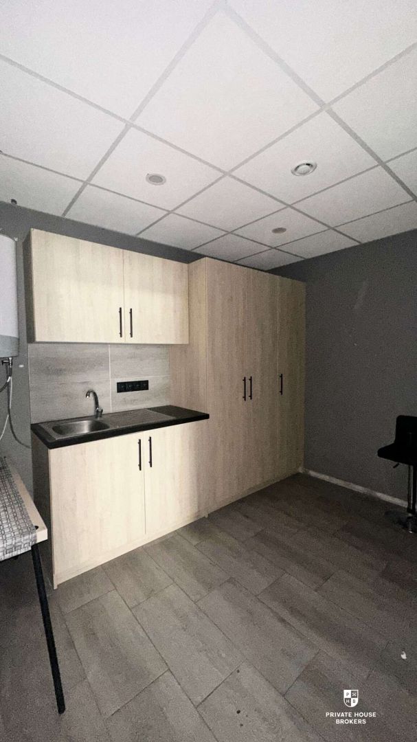 Przestronny lokal z witryną i klimatyzacją o powierzchni 97 m2, ul. Grzegórzecka/ Daszyńskiego - Lokal użytkowy - Wynajem - Kraków, Śródmieście / Grzegórzki