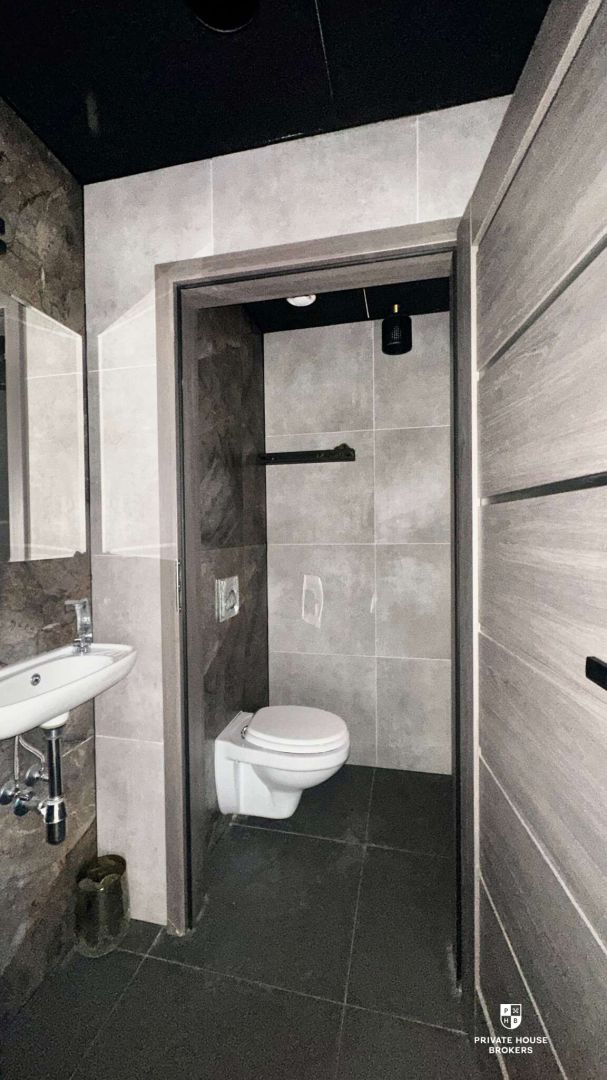 Przestronny lokal z witryną i klimatyzacją o powierzchni 97 m2, ul. Grzegórzecka/ Daszyńskiego - Lokal użytkowy - Wynajem - Kraków, Śródmieście / Grzegórzki